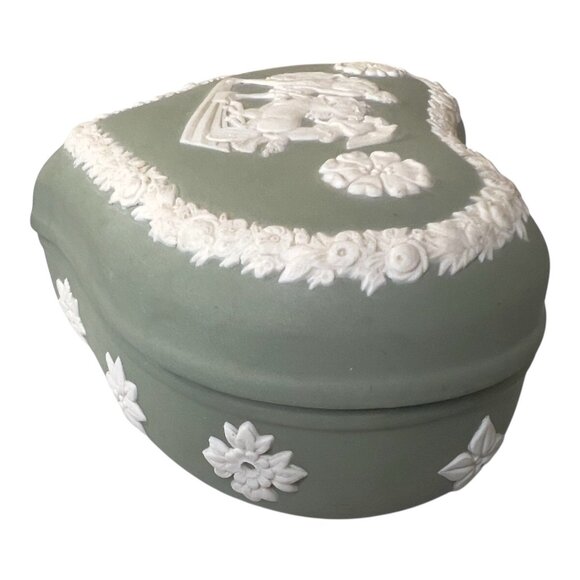 Vintage Wedgwood Jasperware Sage Green Trinket Box Heart Shape 5 inch England - Picture 5 of 13